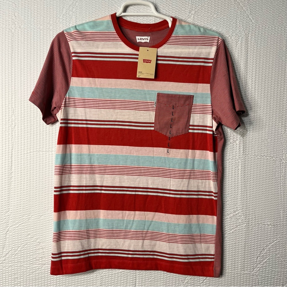 New Levi’s Crew Neck Shirt With Pocket Size L